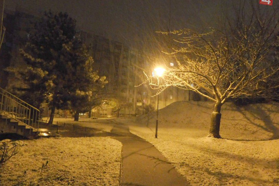 Ilustračný obrázok k článku FOTOGALÉRIA: Perinbaba sa v Trnave postarala o prvý sneh