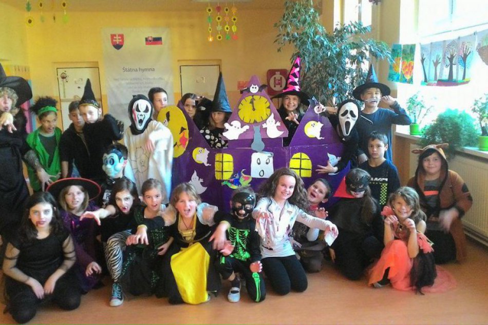 Ilustračný obrázok k článku Do Nových Zámkov zavítala haloweenska nálada: Strašidlá sa zišli na škole, FOTO