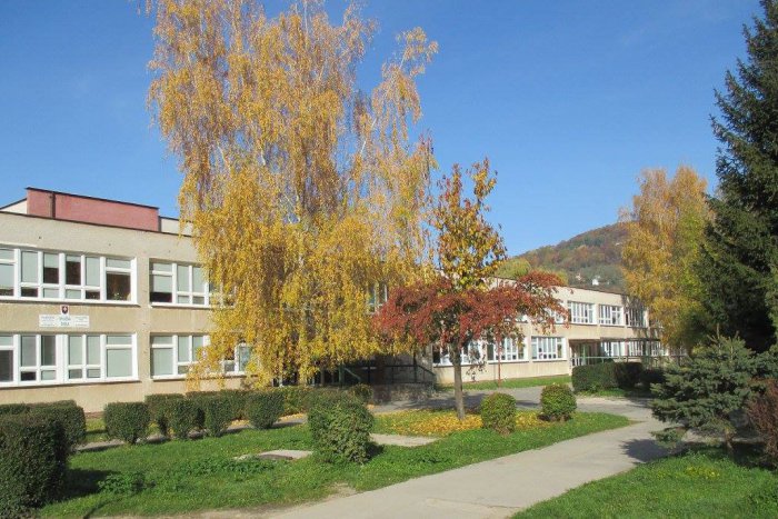 Ilustračný obrázok k článku Spojená škola v Rožňave má nového riaditeľa: Z dvoch uchádzačok úspešná Hamelliová