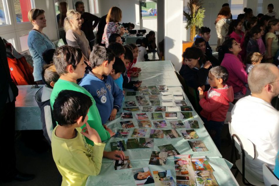 Ilustračný obrázok k článku FOTO: Unikátny projekt v okrese Revúca: Rómske deti snímali svet, v ktorom žijú