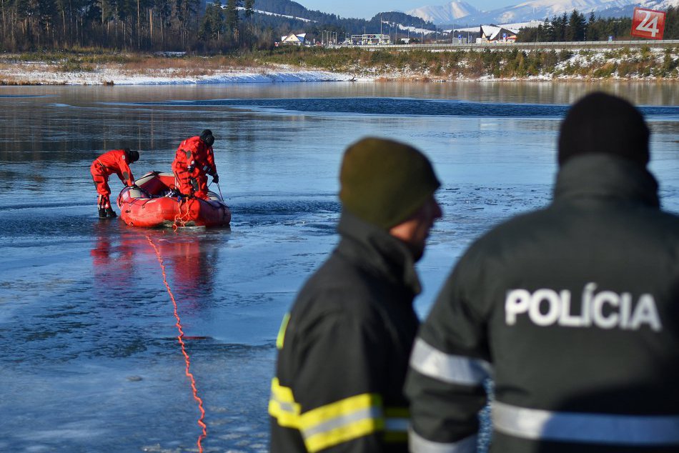 Ilustračný obrázok k článku Potápači už našli telo muža, pod ktorým sa v Batizovciach prelomil ľad