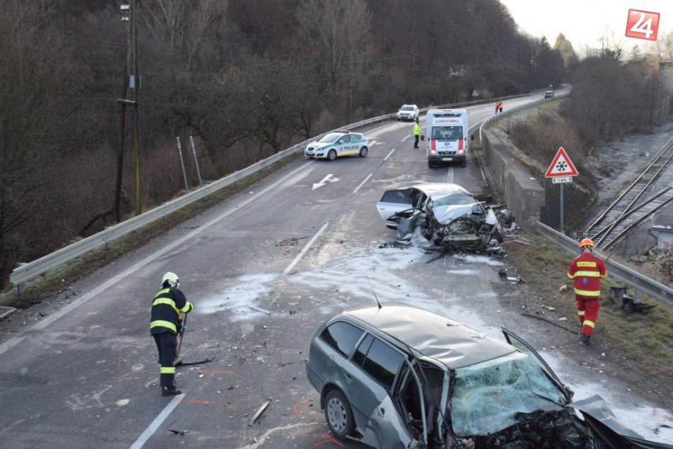 Ilustračný obrázok k článku FOTO z miesta vážnej nehody. Na ceste medzi Bystricou a Breznom viacerí zranení!