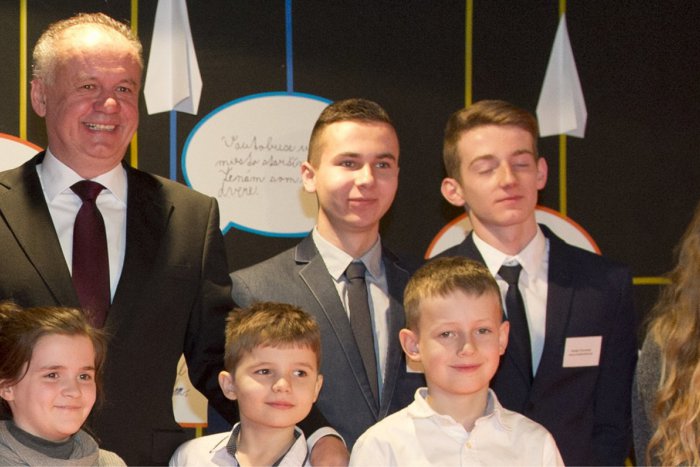 Ilustračný obrázok k článku V dedine ich volajú hrdinovia: Chlapcom z nášho kraja sa zaslúžene dostalo veľkej pocty