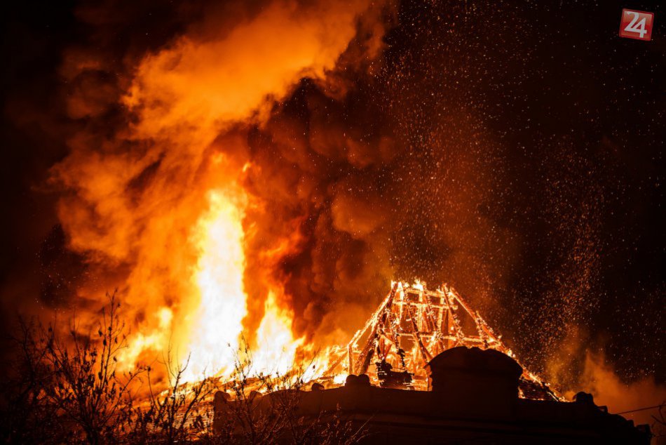 Ilustračný obrázok k článku Požiar kostola v známej obci nášho okresu: Aké sú škody?