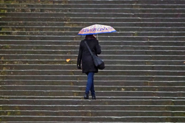 Ilustračný obrázok k článku RANNÁ ŠTVORKA: Do nového týždňa vykročte s dáždnikom