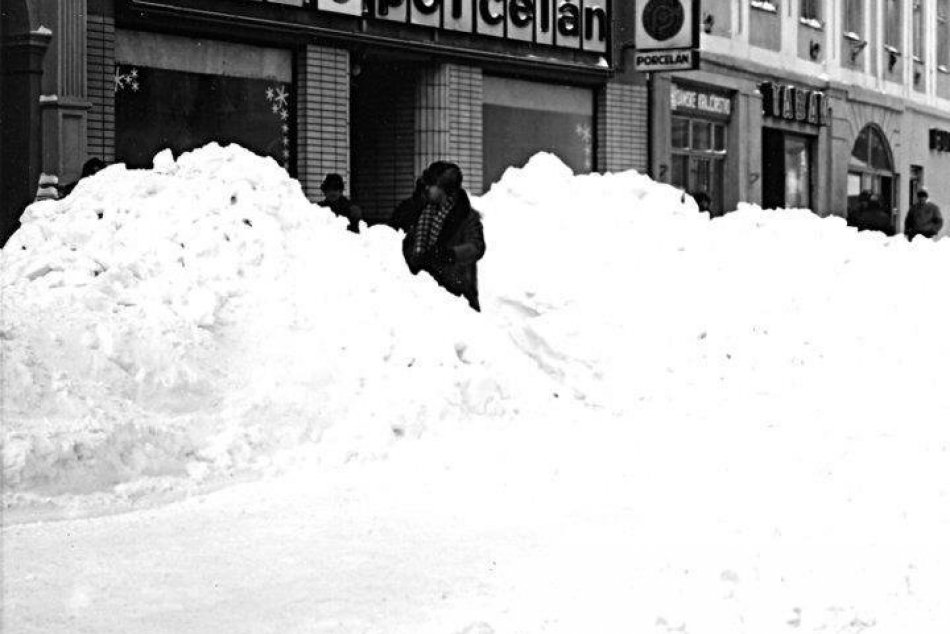Ilustračný obrázok k článku Kopy snehu a 3-metrové záveje: Aj takto vyzerala zima pred vyše 50-timi rokmi