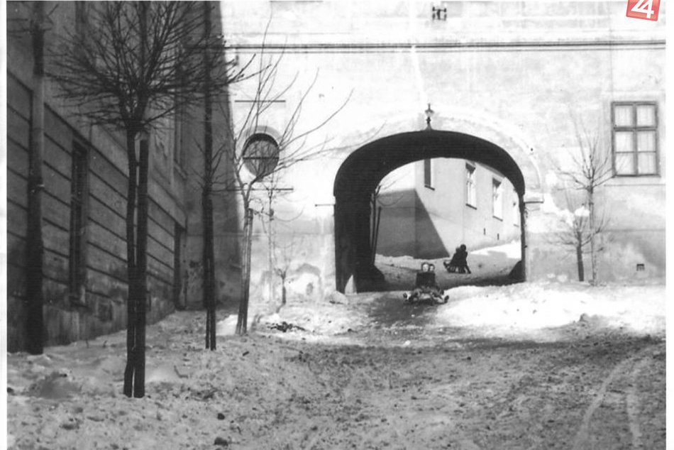 Ilustračný obrázok k článku Archív odkryl vzácne fotografie: Takúto zimu si už pod Zoborom ani nepamätáme