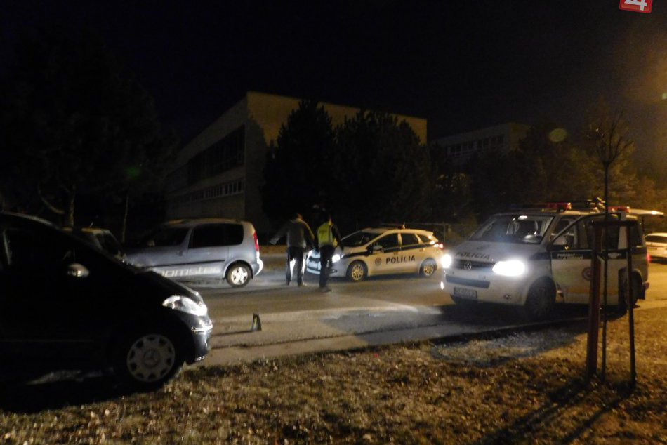 Ilustračný obrázok k článku Nehoda na Hutníckej ulici v Spišskej: Golf nabúral do zaparkovaného mercedesu, FOTO