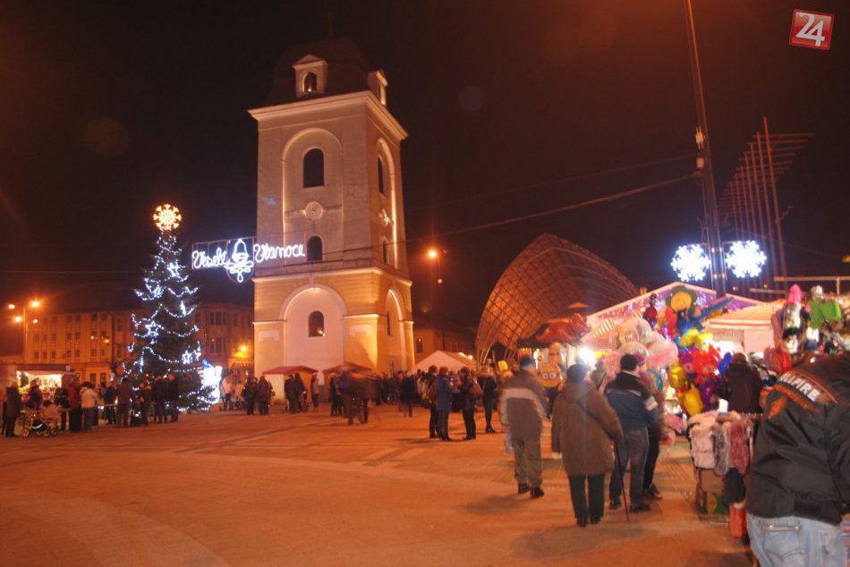 Ilustračný obrázok k článku FOTO: Pravá sviatočná atmosféra v Brezne. Prvé zábery z vianočných trhov