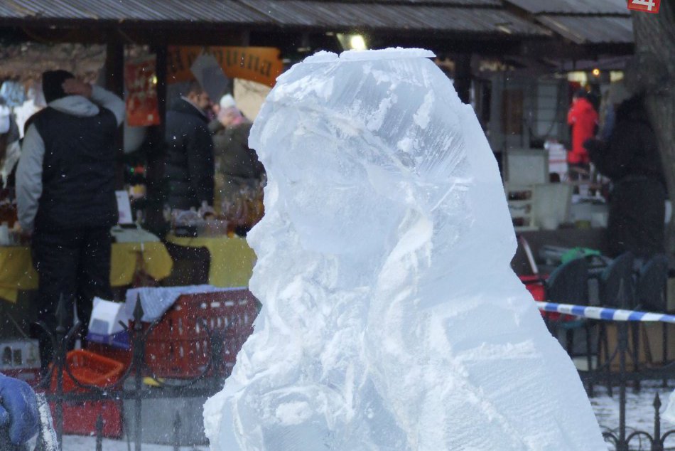 Ilustračný obrázok k článku Levoča sa môže pochváliť ľadovým betlehemom: Vychutnajte si nádheru na fotkách