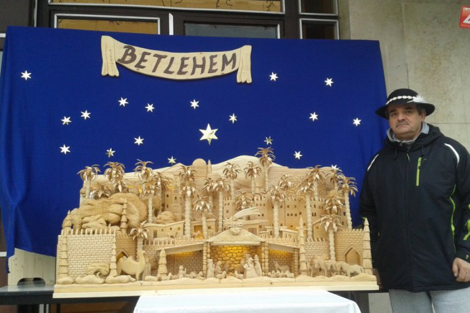 Ilustračný obrázok k článku Magnet našich vianočných trhov: Jedinečný betlehem rástol 8 rokov, FOTO