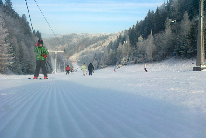 Ilustračný obrázok k článku Štart zimnej sezóny už počas sviatkov: Obľúbené lyžiarske stredisko Plejsy otvára svoje brány nielen východniarom