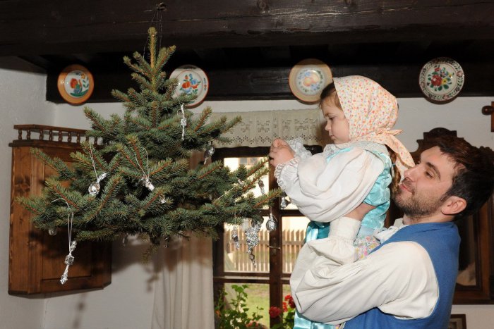 Ilustračný obrázok k článku Vzácne spomienky rodáčky (89) z Frívalda: Takto vyzeral vianočný stromček