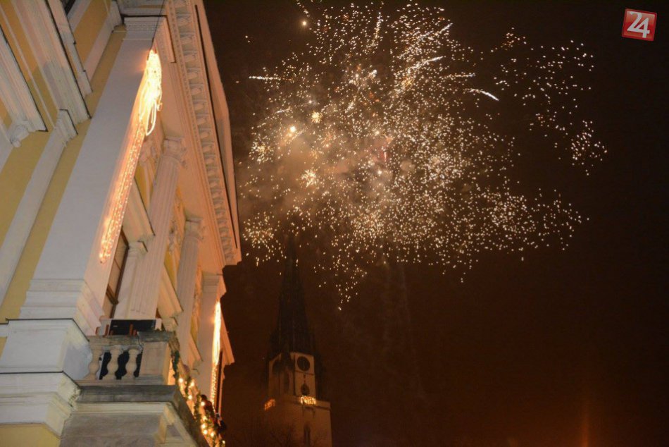 Ilustračný obrázok k článku Nádherné zábery zo Spišskej: VIDEO ohňostroja, ktorý rozžiaril nebo nad mestom