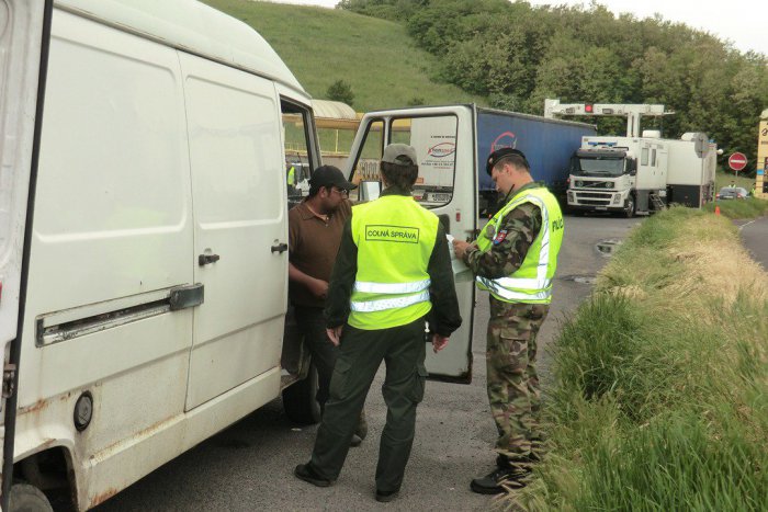 Ilustračný obrázok k článku Taliani zadržali slovenského kamionistu (42): Toľko marihuany sa len tak nevidí!