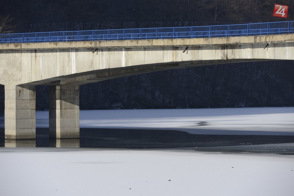 Ilustračný obrázok k článku Vodiči, rátajte s tým: Most cez Ružín na jednu hodinu úplne uzavrú