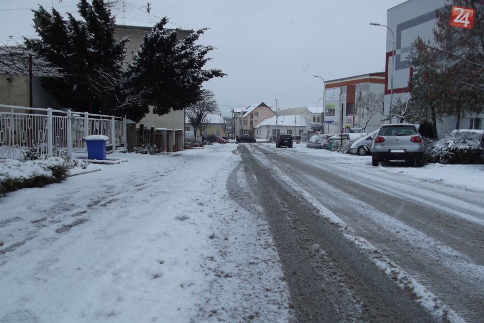 Ilustračný obrázok k článku Snehová nádielka v Hlohovci a okolí: Ako to vyzerá na cestách? FOTO
