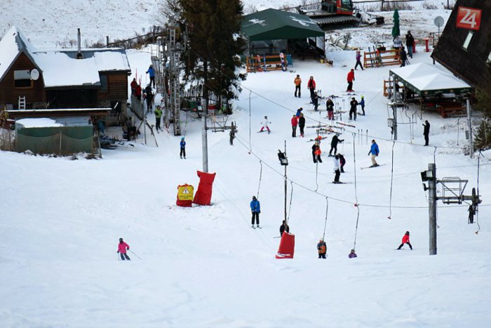 Ilustračný obrázok k článku Chystáte sa cez víkend lyžovať? Pozrite si info z okolitých lyžiarskych stredísk