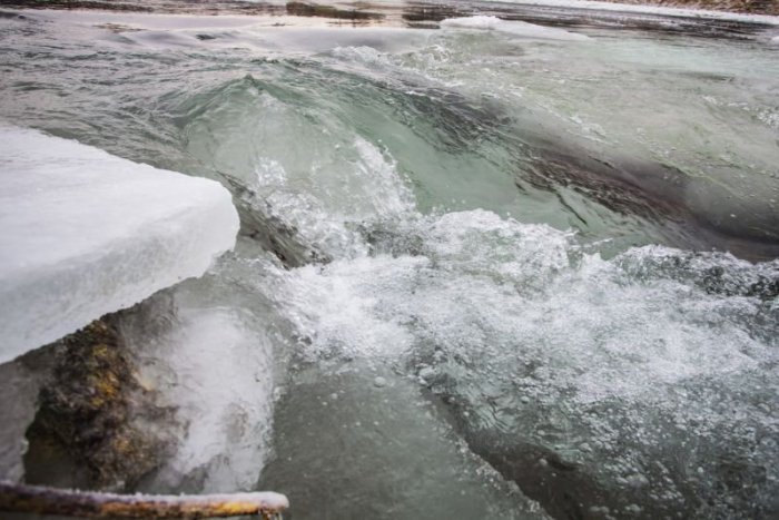 Ilustračný obrázok k článku Na vodnom toku Revúcej v Liptovských Revúcach došlo k nakopeniu ľadov, situáciu monitorujú