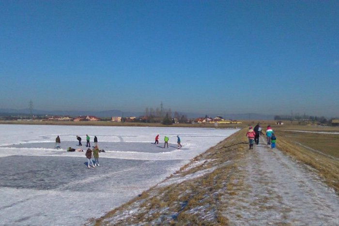 Ilustračný obrázok k článku FOTO: Lučenčanov zima rozhodne neodradila. Priehrada Ľadovo láka aj v mrazoch