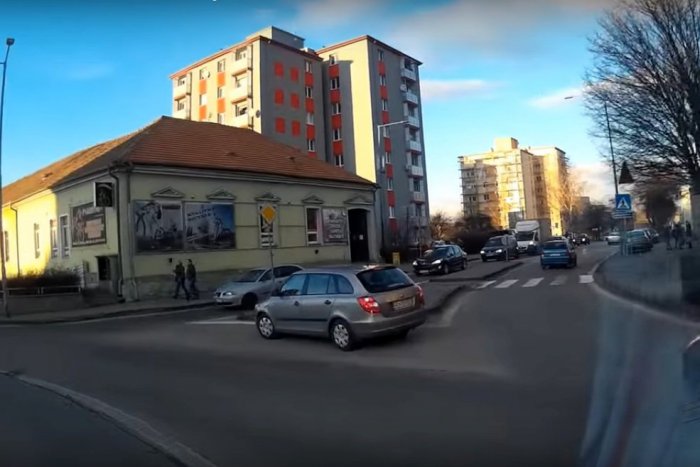 Ilustračný obrázok k článku Parádne zábery z Hlohovca: VIDEO z kabíny hasičského auta idúceho mestom