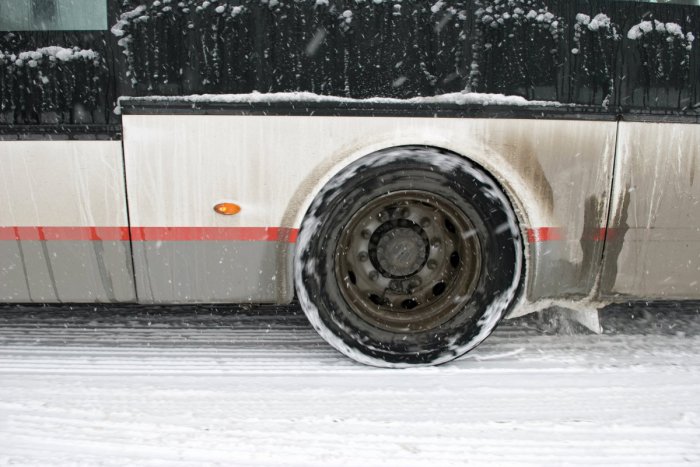 Ilustračný obrázok k článku Sneženie skomplikovalo dopravu. Autobusy mali viac ako hodinové meškanie