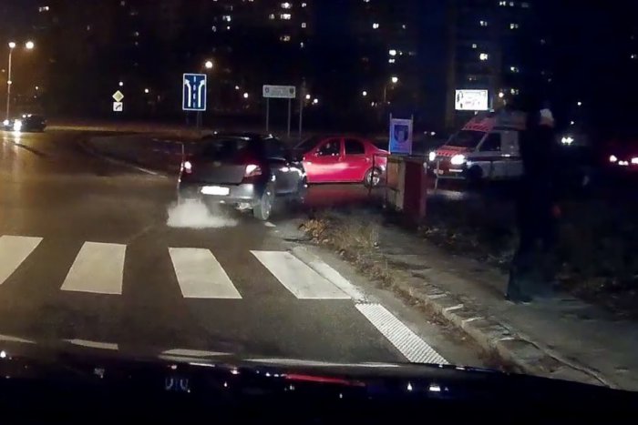 Ilustračný obrázok k článku VIDEO: Auto zablokovalo sanitku. Reakcia vodiča vás prekvapí