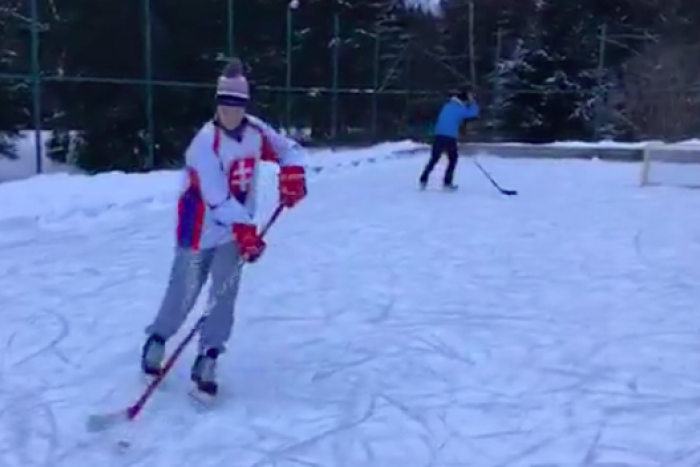 Ilustračný obrázok k článku Liptáčka Vlhová (21) si obula korčule: Takto jej to išlo na ľade pod holým nebom, VIDEO