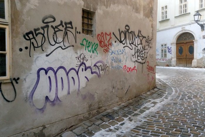 Ilustračný obrázok k článku Sú vaše budovy "ozdobené" grafitmi? Požiadajte o príspevok na ich odstránenie
