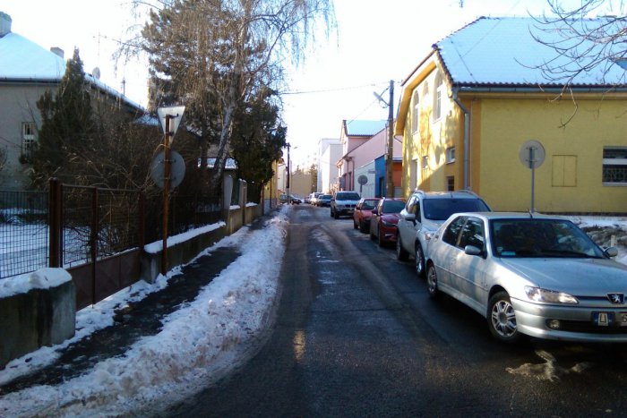 Ilustračný obrázok k článku FOTO: V Lučenci sa chystá viacero opráv ciest. Na ktorých uliciach sa dočkáme?