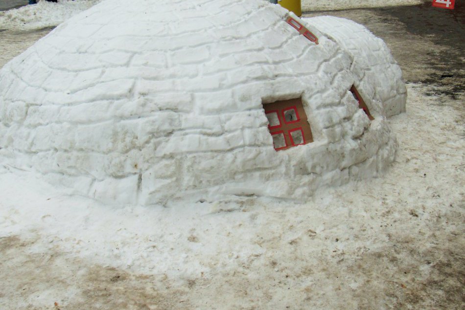 Ilustračný obrázok k článku FOTO: Parádny snehový výtvor v Prešove. Na ulici vyrástlo nádherné iglu