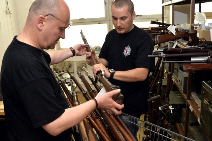 Ilustračný obrázok k článku Zbraňová amnestia je spracovaná na takmer 95 percent: Slováci odovzdali tisíce zbraní