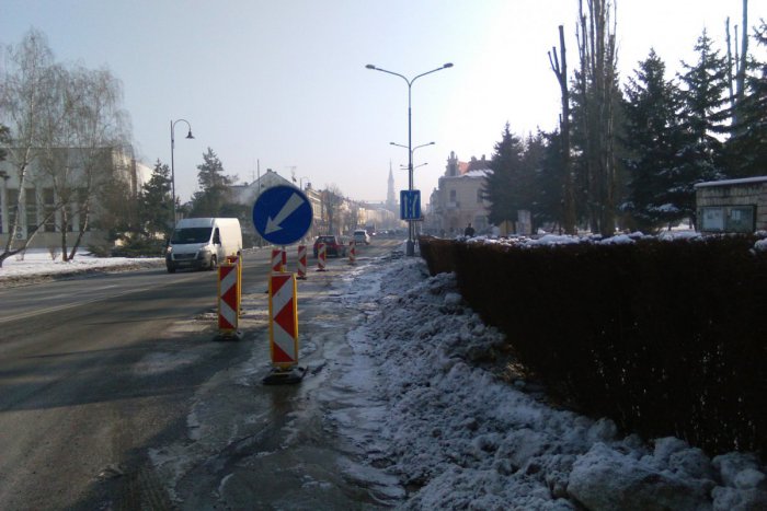 Ilustračný obrázok k článku FOTO: Kuriózna situácia v Lučenci. Voda ohrozuje vodičov v centre mesta!