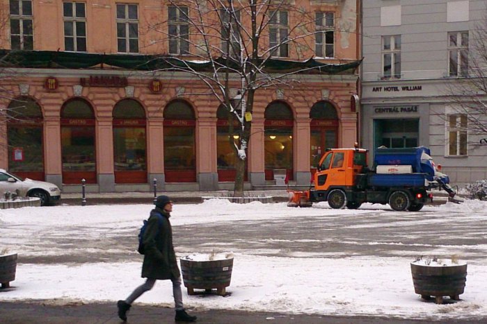 Ilustračný obrázok k článku Zľadovatené cesty a chodníky môžu Bratislavčania nahlásiť mestskému dispečingu