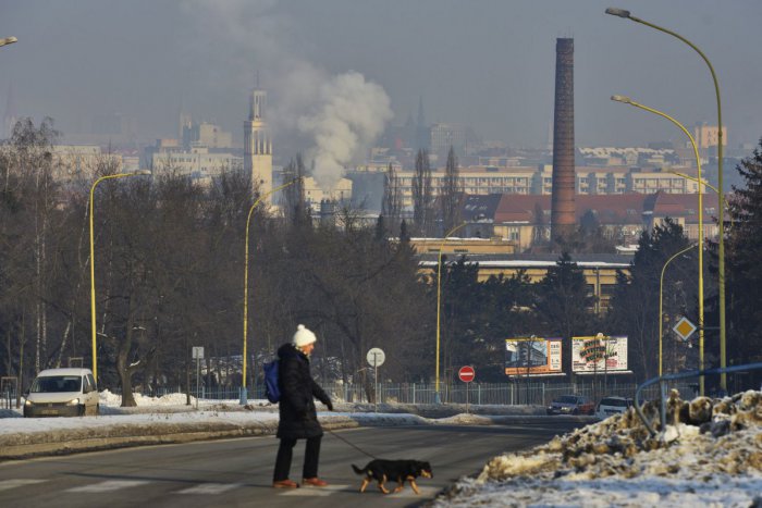 Ilustračný obrázok k článku Jelšava bojuje so smogom. Pre mesto a okolie platí výstraha, čítajte viac