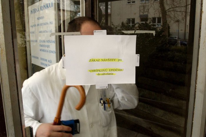 Ilustračný obrázok k článku Zákaz návštev platí v celej nemocnici v Nitre: Pre chrípku museli viacerých hospitalizovať