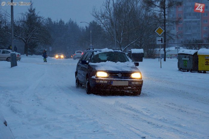 Ilustračný obrázok k článku Aká je situácia na cestách? V Rožňave a okolí nepretržite sneží