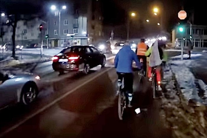 Ilustračný obrázok k článku VIDEO: Neodradil ich ani tuhý mráz, cyklisti si pripomenuli obete holokaustu