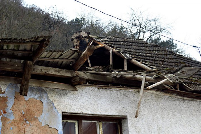 Ilustračný obrázok k článku Starostka Plešivca o prepadnutých strechách: Rodinám poskytli dočasné ubytovanie