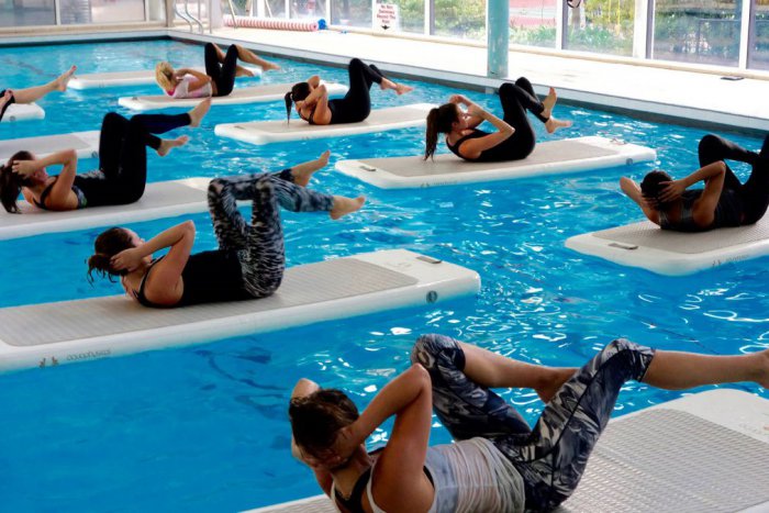 Ilustračný obrázok k článku Zacvičte si na vode! Na petržalskej plavárni si užijú milovníci aktívneho pohybu
