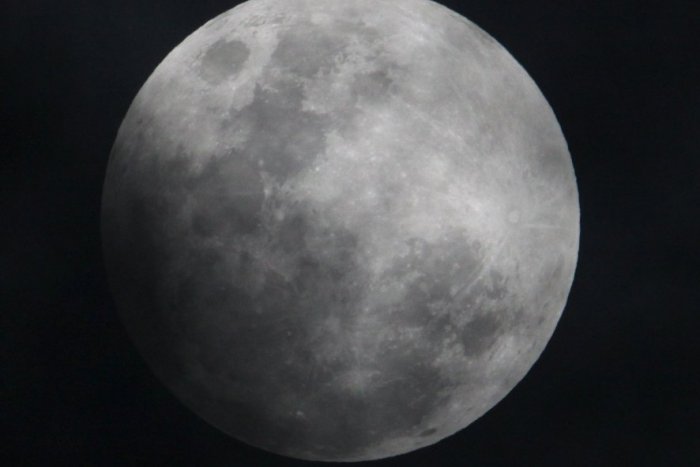 Ilustračný obrázok k článku Rožňavčania, nastavujte budíky: Mesiac predvedie zvláštne nočné divadlo