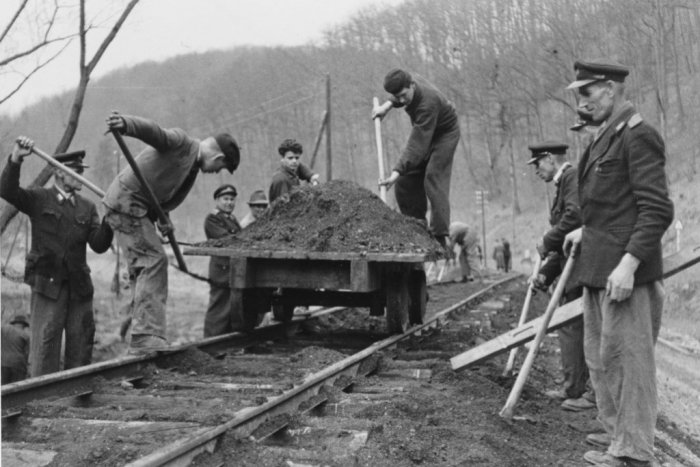 Ilustračný obrázok k článku FOTO s množstvom krásnych spomienok i nostalgie: Takto sa stavala košická detská železnica!