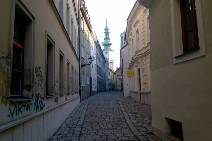 Ilustračný obrázok k článku Bratislavské NAJ: Viete, ktorá je najužšia ulička v hlavnom meste?