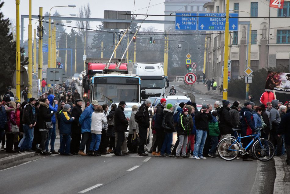 Ilustračný obrázok k článku Protest v Prešove v obrazoch: Vyše 300 ľudí na Levočskej ulici blokovalo cestu