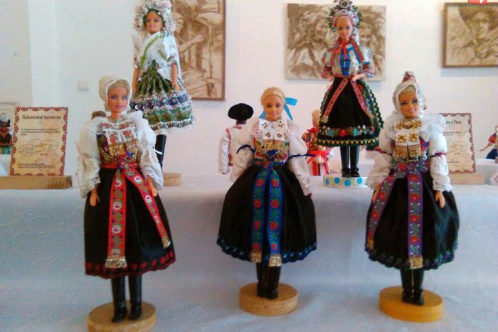 Ilustračný obrázok k článku FOTO: Krojovaná nádhera v Lučenci. Manželia vytvárajú unikátne bábiky