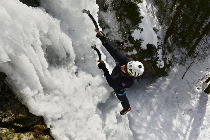 Ilustračný obrázok k článku Muž padal z ľadopádu asi 20 metrov. Bystrickí leteckí záchranári narazili na problém