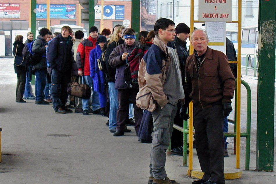 Ilustračný obrázok k článku Dopyt ľudí žijúcich v okolí Bratislavy po verejnej doprave rastie