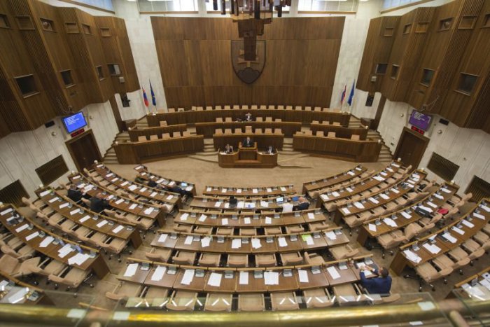 Ilustračný obrázok k článku Návrh na predčasné voľby je v parlamente: Konať sa majú 8. septembra