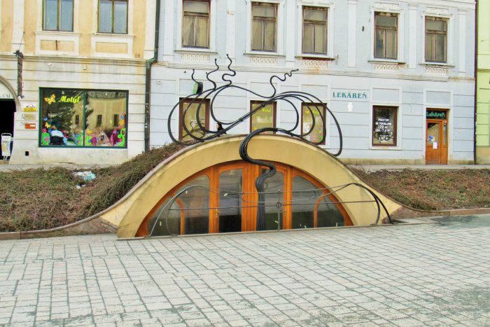 Ilustračný obrázok k článku Na očiach je priamo v centre mesta: Stavba v Prešove však stále zíva prázdnotou