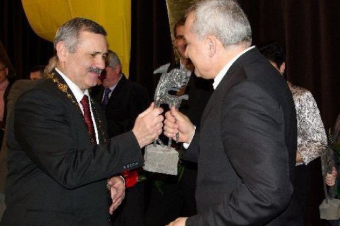 Ilustračný obrázok k článku Mesto sa chystá udeľovať titul Čin roka: Ujde sa dvom jednotlivcom a ôsmim kolektívom